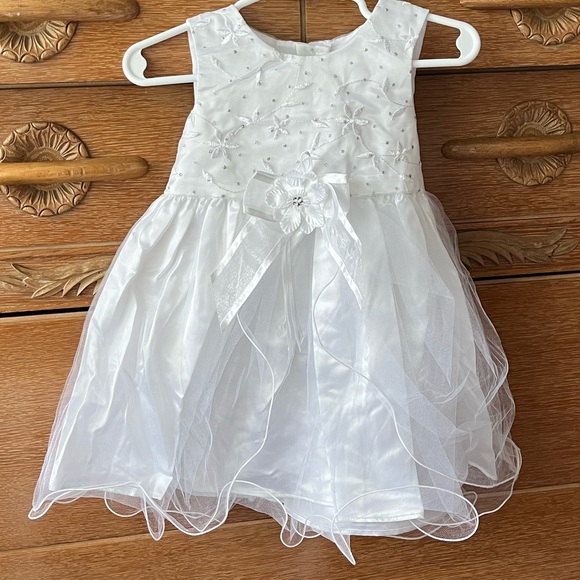 la princess Other - Girls white formal dress size 18 months with hints of silver bling